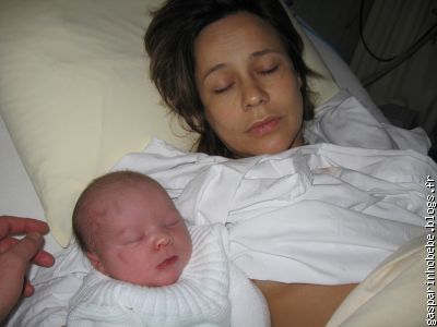 &agrave; peine arriv&eacute;, je veille d&eacute;j&agrave; sur maman...